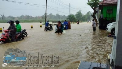 Hujan Deras di Proppo: Jalan Raya Samatan Sulit Dilalui