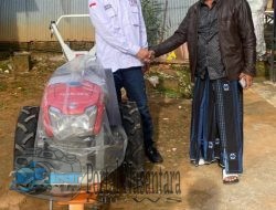 Ketua Koordinator Gempita Pamekasan Serahkan Bantuan Hand Traktor untuk Petani