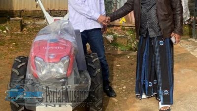Ketua Koordinator Gempita Pamekasan Serahkan Bantuan Hand Traktor untuk Petani