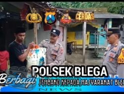 Kapolsek Blega Berbagi Bingkisan Lebaran, Warga Sambut dengan Antusias