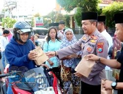 Polres Pamekasan Bagikan Takjil Gratis, Wujud Kepedulian di Bulan Ramadan