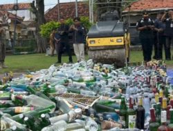 Ribuan Botol Miras Dimusnahkan, Pamekasan Tegas Bersih Jelang Ramadhan 1447 H