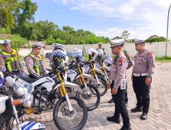 Pastikan Kesiapan Oprasi Ketupat Kasat Lantas Polres Bangkalan Lakukan Pengecekan Mobil Dinas