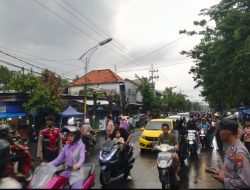 Polres Pamekasan Atur Lalu Lintas di Depan Pasar Kolpajung, Antisipasi Kemacetan Saat Ramadhan