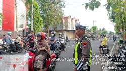 Polres Pamekasan Konsisten Atur Lalu Lintas Pagi Hari, Wujudkan Keamanan dan Kenyamanan Pengguna Jalan