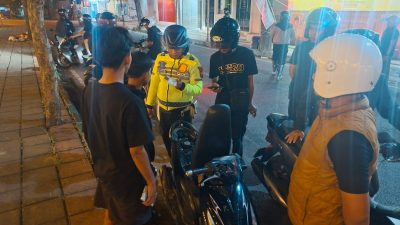 Polres Pamekasan Tindak Tegas Balap Liar: 9 Motor Diamankan, 1 Pemuda Bawa Sajam Ditangkap