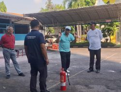 Satuan Pengamanan PT Haleyora Powerindo Tingkatkan Kesiapsiagaan Lewat Refreshment Penanganan Kebakaran di Kompleks PLN Ketintang.