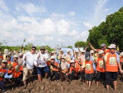 PLN Icon Plus Kenalkan Pelestarian Pesisir kepada Generasi Muda melalui Penanaman Mangrove