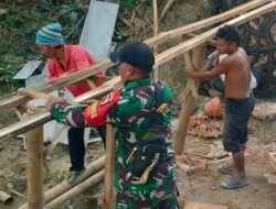Semangat Gotong Royong, Babinsa Bantu Wujudkan Jembatan Beton di Batumarmar