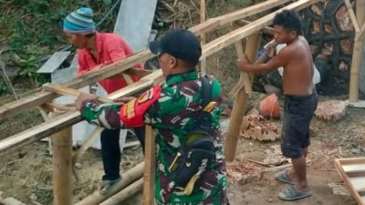 Semangat Gotong Royong, Babinsa Bantu Wujudkan Jembatan Beton di Batumarmar