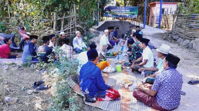 Karya Bakti TNI AD Bangun Jembatan Penghubung Dusun di Desa Nyormanis Blega