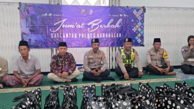 Polres Bangkalan Gelar Jumat Berkah, Bagikan Sembako di Musholla At-Tauhid Pejagan