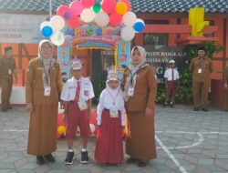 MPLS SDN Blega 1 Resmi Dibuka, Kepsek Potong Pita Sambut Siswa Baru Kelas 1