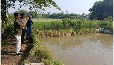 Dukung Swasembada Pangan, Kapolres Gresik Perintahkan Kapolsek Driyorejo Pantau Budidaya Ikan Nila di Desa Tanjungan