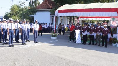 Lepas Lomba Gerak Jalan Tingkat SMP dan SMA, Bupati Pamekasan : Bukan Sekadar Perlombaan