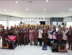 Sambut Hari Pelanggan Nasional, YBM PLN UIP JBTB Hadirkan Layanan Kesehatan Terpadu dan Santunan bagi 50 Veteran Surabaya