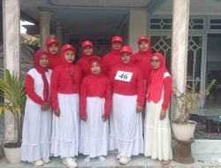Muslimat Kampung Baban Blega Tampil Kompak di Gerak Jalan HUT ke-81 RI