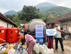 Kekeringan Meluas, YBM PLN UIP JBTB Salurkan 50 Ribu Liter Air Bersih ke Bondowoso dan Mojokerto